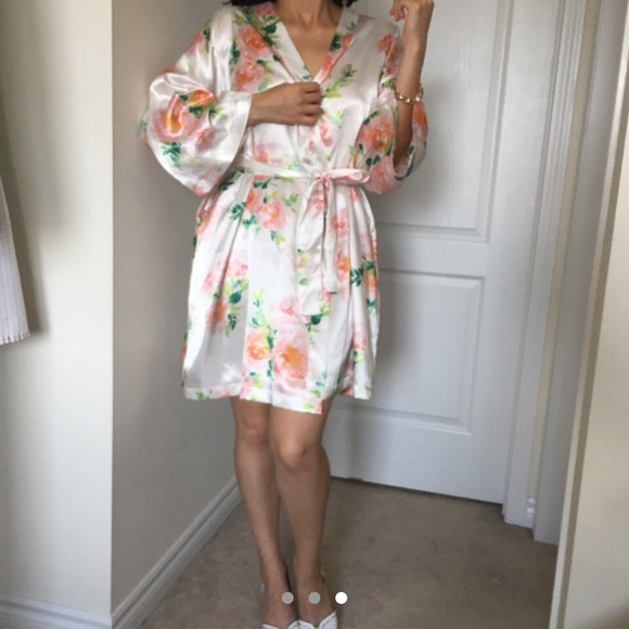 silk robe✨ - Picture 2 of 3